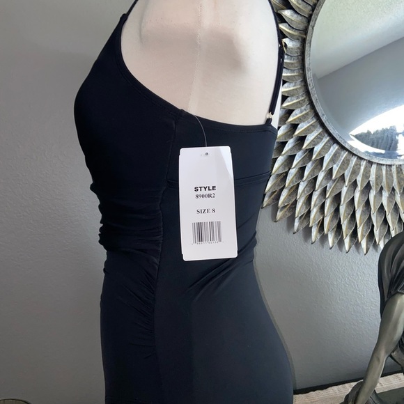 Penbrooke sleek women’s swimwear - Picture 9 of 16